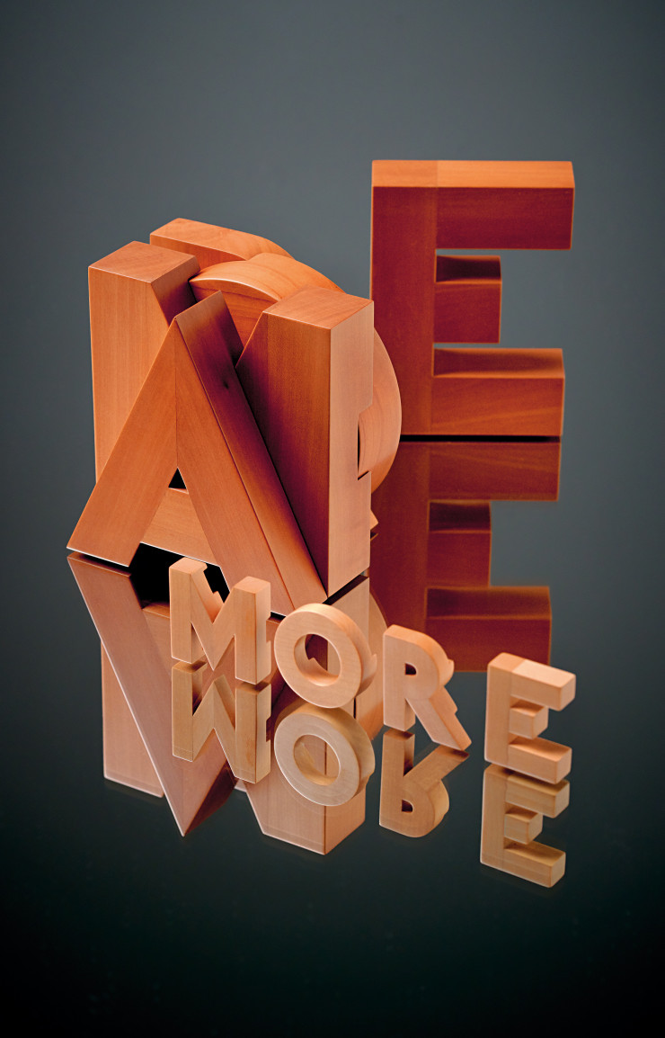 Les lettres Parola Amore de Pino Tovaglia s’assemblent pour former un cube parfait.
