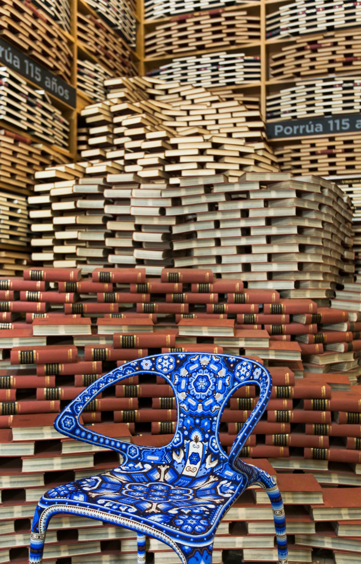 La chaise Ava déclinée dans un camaïeu de bleus.