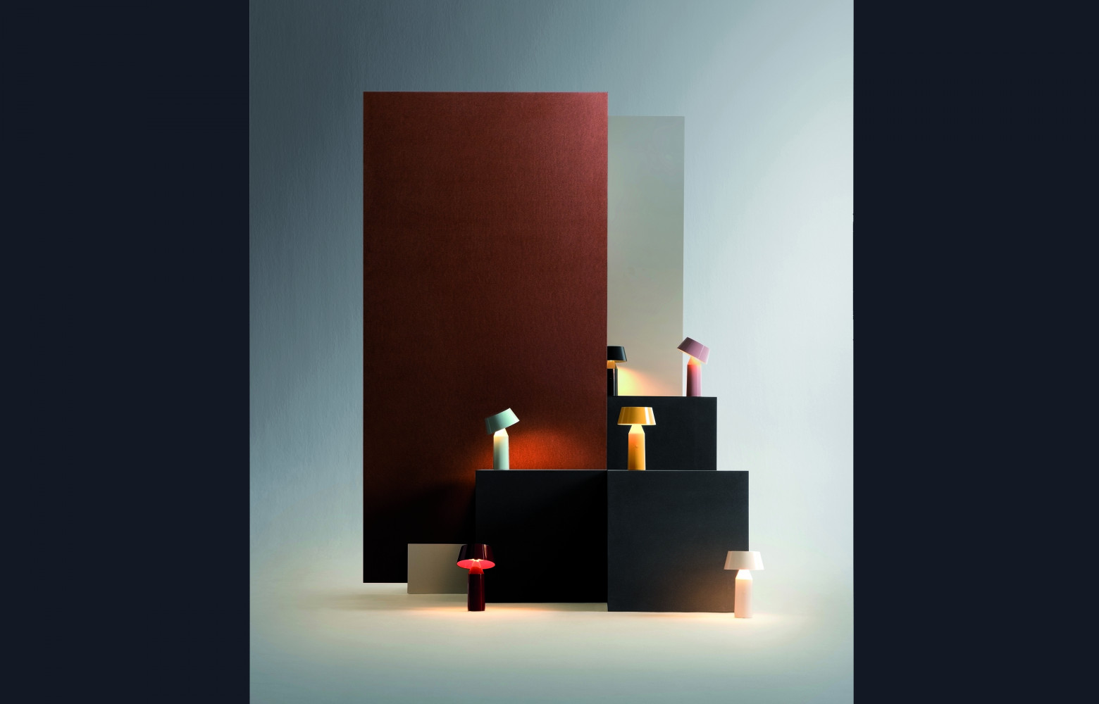 Petite et pimpante dans sa déclinaison de couleurs, la lampe à poser Bicoca de Christophe Mathieu est...