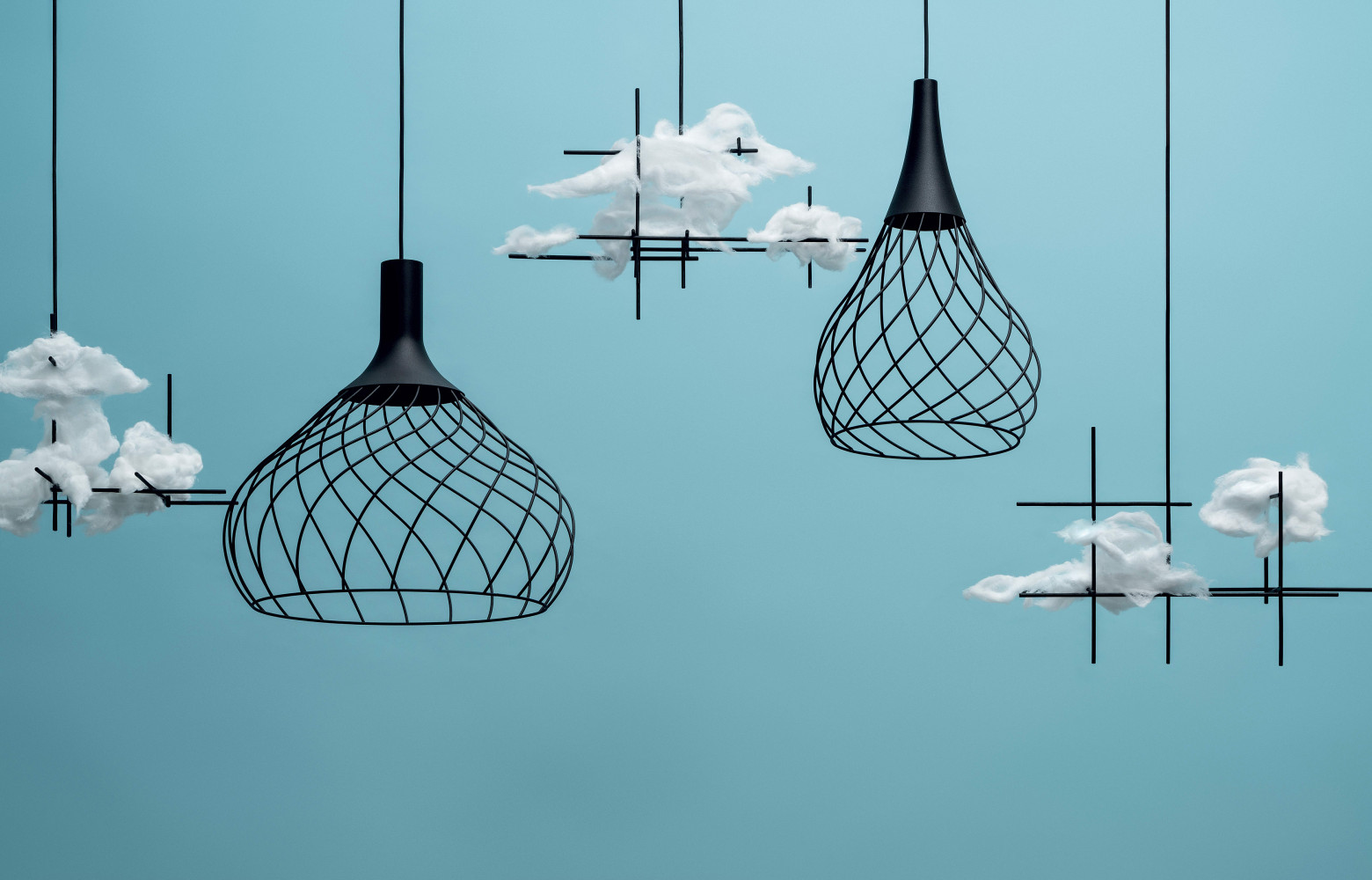 Avec son nom évocateur, Mongolfier prend des allures aériennes grâce à sa structure filaire déclinée dans divers...