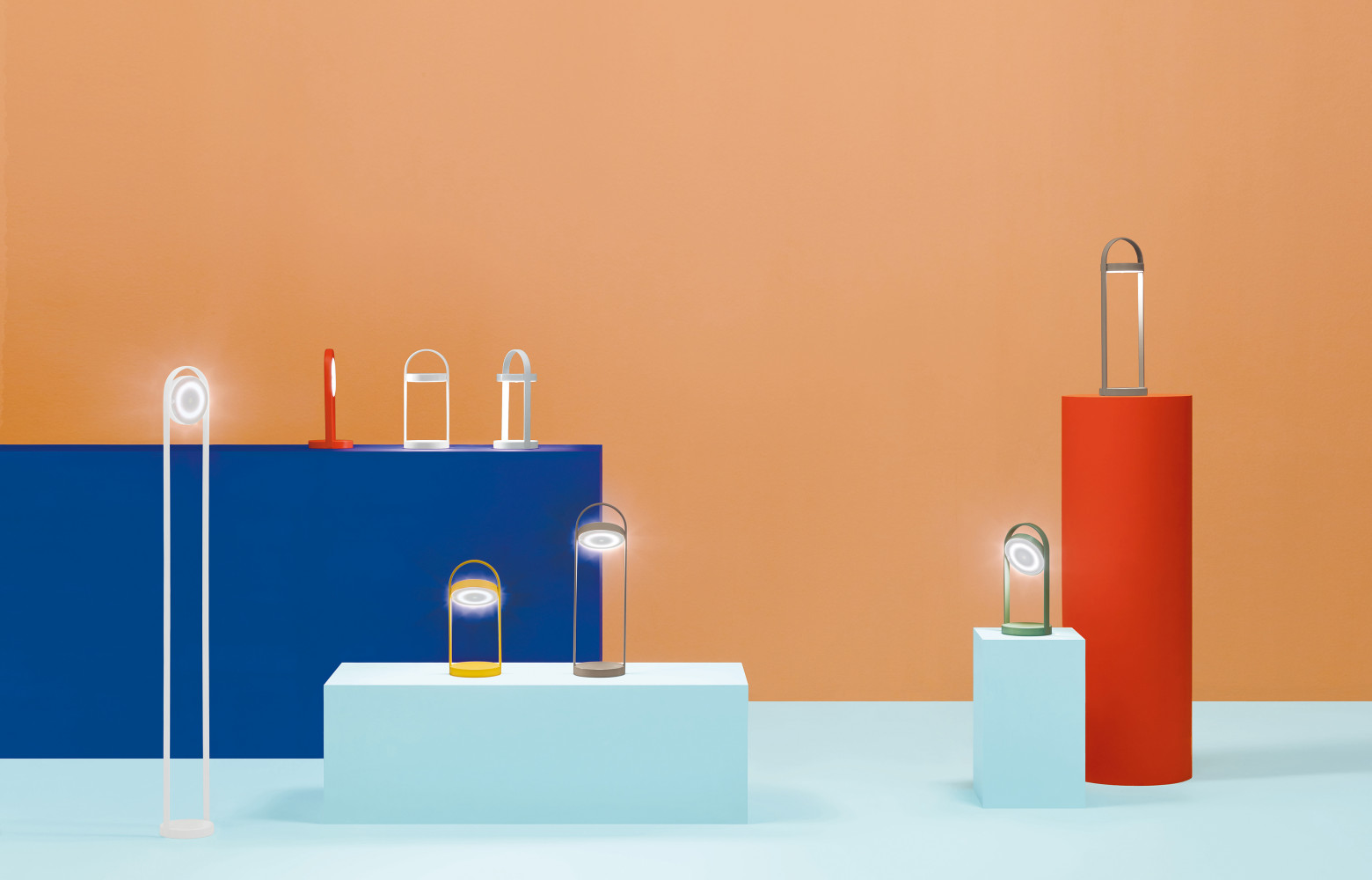 Givarolta, première lampe rechargeable de Pedrali, est inspirée des lanternes du passé et se décline en lampes...