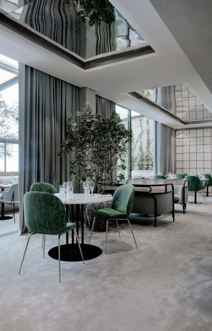 Au rez-de-chaussée, la brasserie Flora Danica déploie les tonalités de vert jusqu’au revêtement de ses fauteuils Beetle (Gubi), également dessinés par GamFratesi.