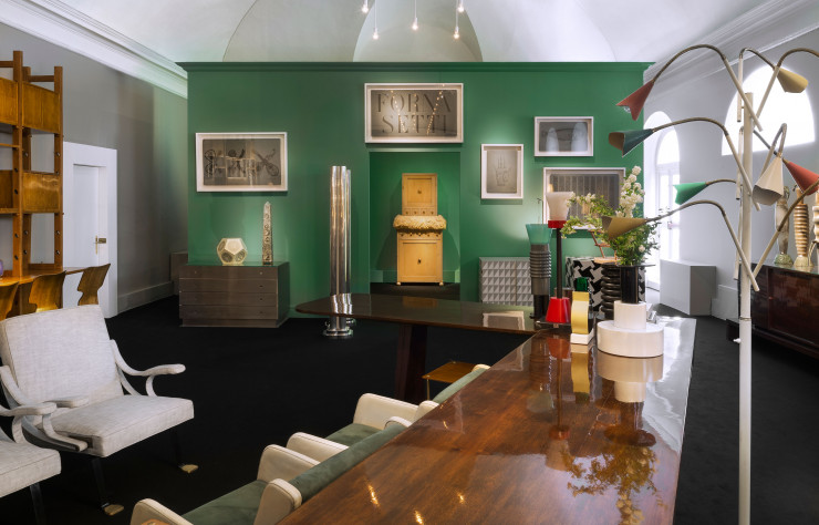 Scénographie de la vente inaugurale de la maison de vente aux enchères Piasa, en 2013, consacrée au design italien.