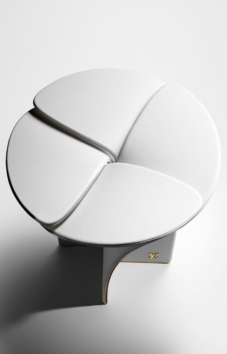 Le tabouret pliable « Blossom » de Tokujin Yoshioka (2016) dans sa nouvelle version en cuir blanc.