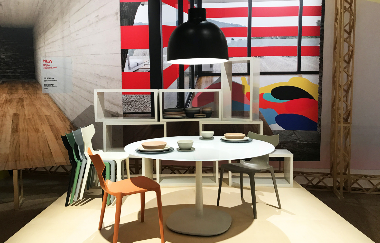 Jamais avare de sa personne, Philippe Starck a pensé pour Kartell de nouvelles chaises Generic conçues pour...