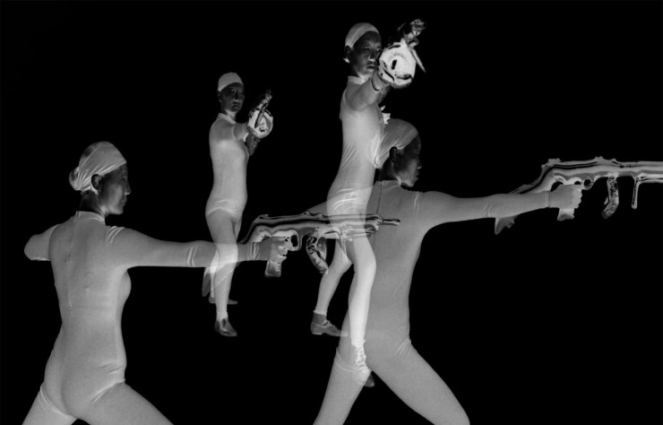 Autre vidéo montrée sur la façade du Véronèse, « Adieux aux armes » du duo Héloïse Philippe et Charles Mignon.