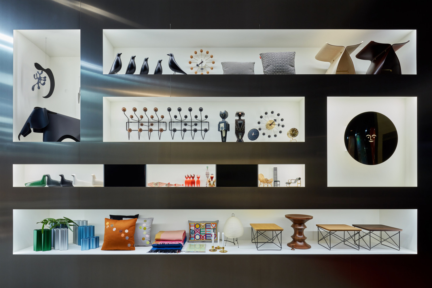 Chez Vitra, les accessoires jouent les premiers rôles.