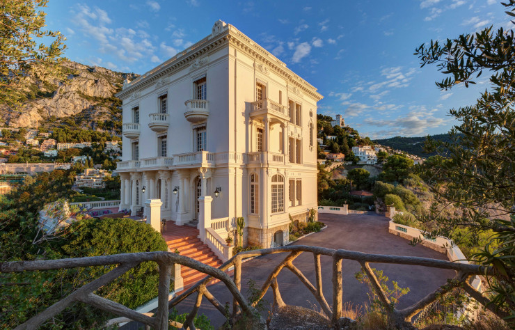 Le salon NOMAD prend possession de la sublime villa La Vigie.