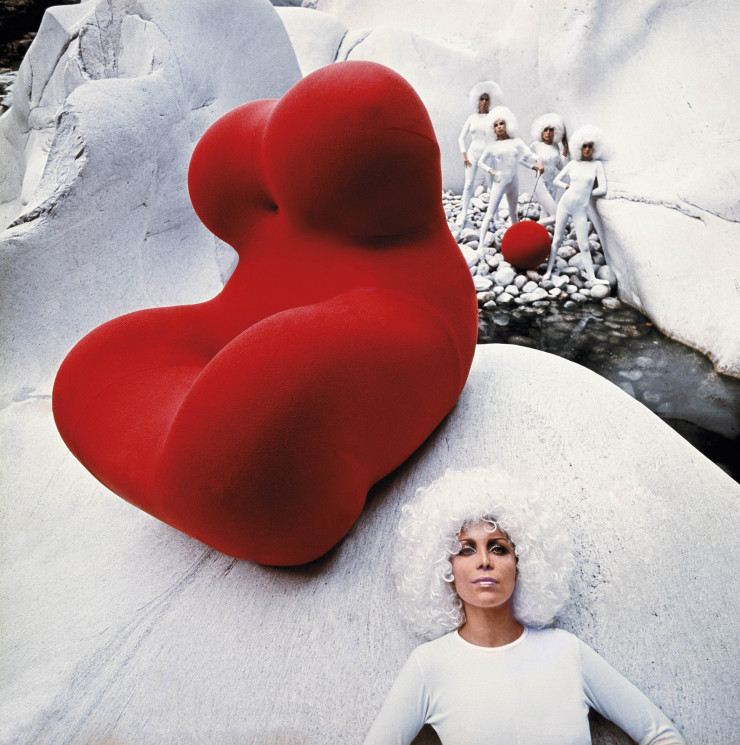 Une publicité vintage du fauteuil Serie Up dit « La Mama » de Gaetano Pesce (1969).