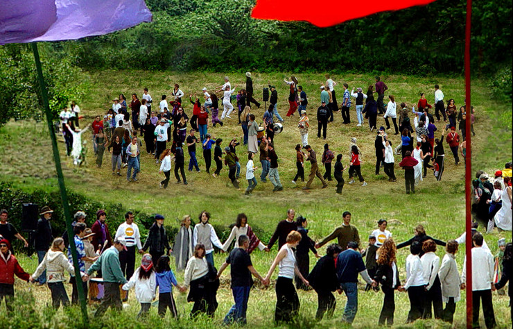 Vidéo de la performance Planetary Dance d’Anna Halprin (1981-2017).