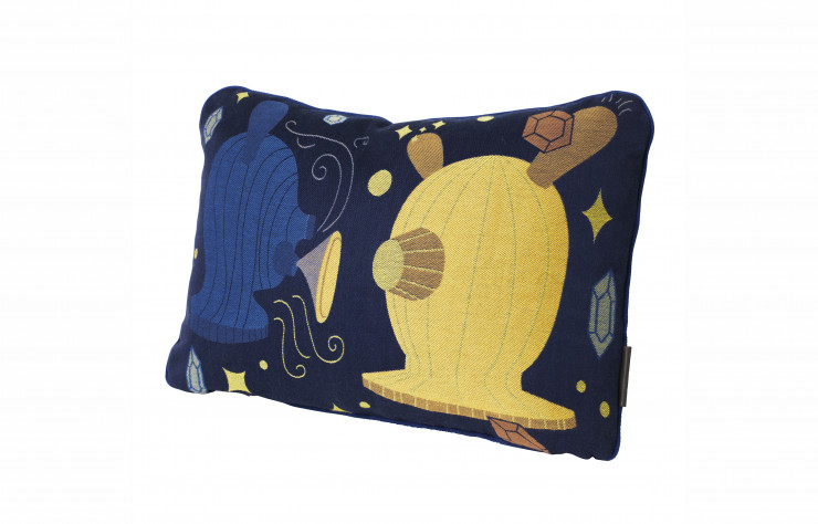 Le nouveau coussin de la collection : des tons contrastés qui égaient des dessins presque surréalistes.