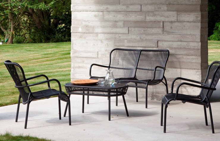 Fauteuil de la collection « Leo » et canapé de la collection « Loop Rope ». Vincent’s Garden by Vincent Sheppard.