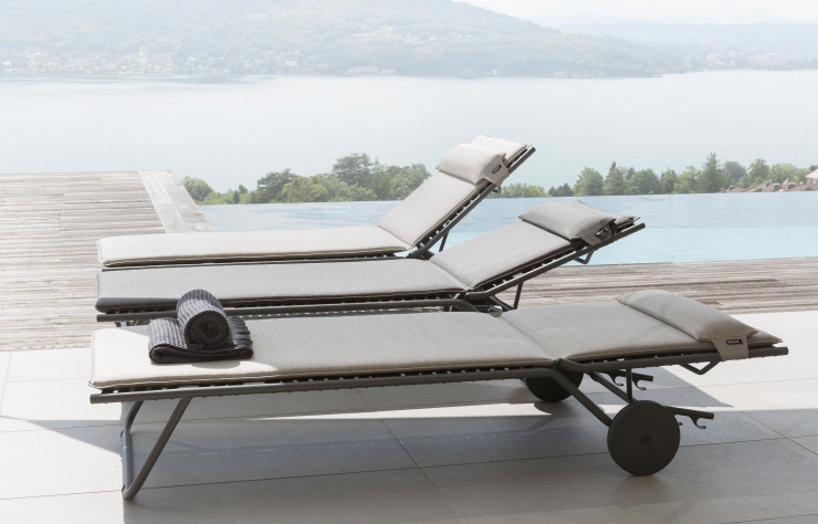 Lit de soleil à roues « Miami », collection « Privilège ». Lafuma Mobilier.