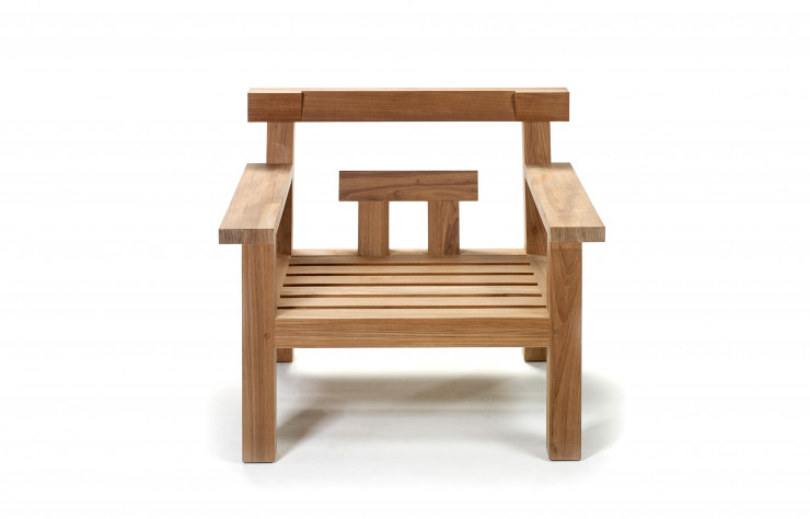 La collection « Nara », dessinée par le paysagiste Louis Benech pour Royal Botania, soit huit pièces de jardin en teck de Birmanie.