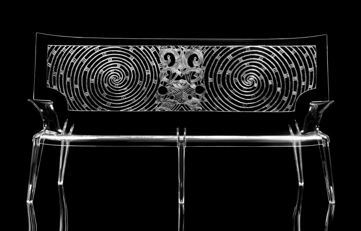 Divan Uncle Jack (Kartell), customisé par George Nuku, artiste maori.