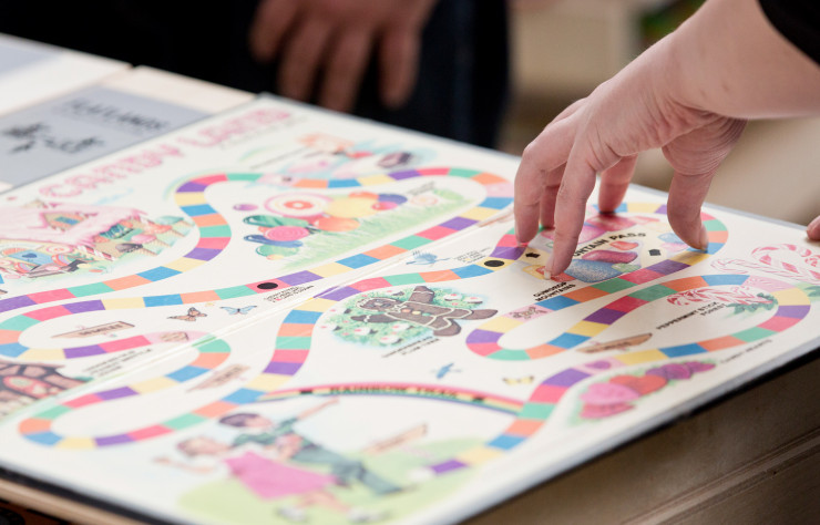 Flatlands est une installation de 180 plateaux de jeu réalisée par Nathalie Pozzi et Eric Zimmerman et présentée par le CNAP aux Arts décoratifs.