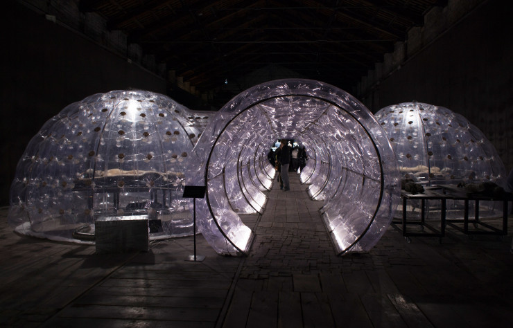 Installation L’imitation de Jésus-Christ de Roberto Cuoghi (2017) dans le pavillon italien.