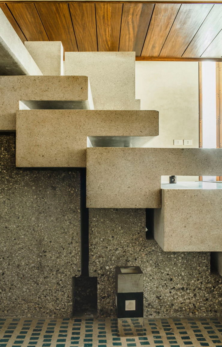 La boutique Olivetti signée Carlo Scarpa, un cadre mythique pour accueillir l’exposition des objets de Sottsass.