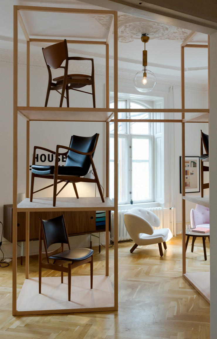 Assises de Finn Juhl (1912-1987) rééditées par House of Finn Juhl.
