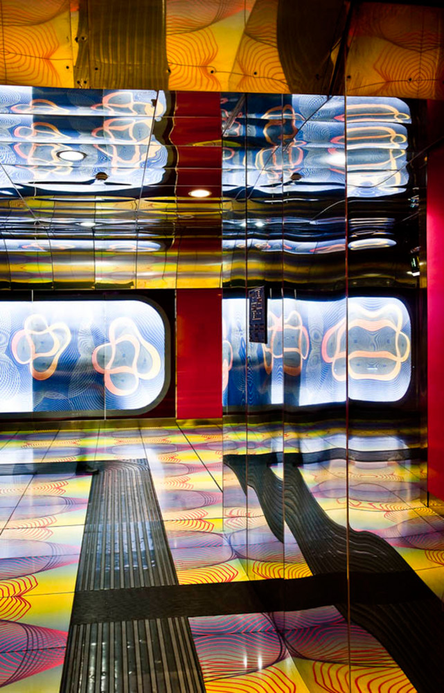 Station Università d'Alessandro Mendini et Karim Rashid (2011).