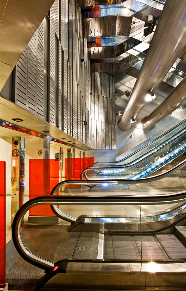 Station Garibaldi signée Dominique Perrault (2013).