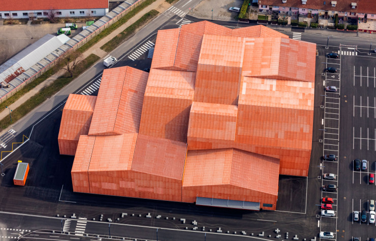 Le Forum, équipement associatif, événementiel et sportif, à Saint-Louis, en Alsace (2016).