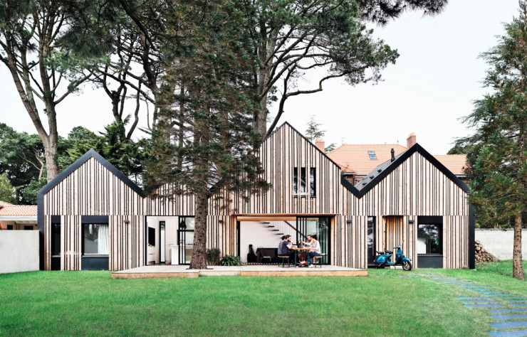 Située à Pornic, cette villa a conquis le public qui l’a élue après un vote en ligne. Réalisée par Koi Architectures, elle reprend la forme des cabanes de plage : une évocation des vacances et de la vie au grand air dans un paysage typiquement breton.