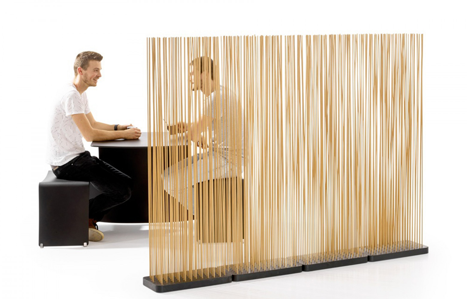 Paravent Sticks en caoutchouc et fibre de verre signé Hsu-Li Teo et Stefan Kaiser (Extremis). Un modèle...