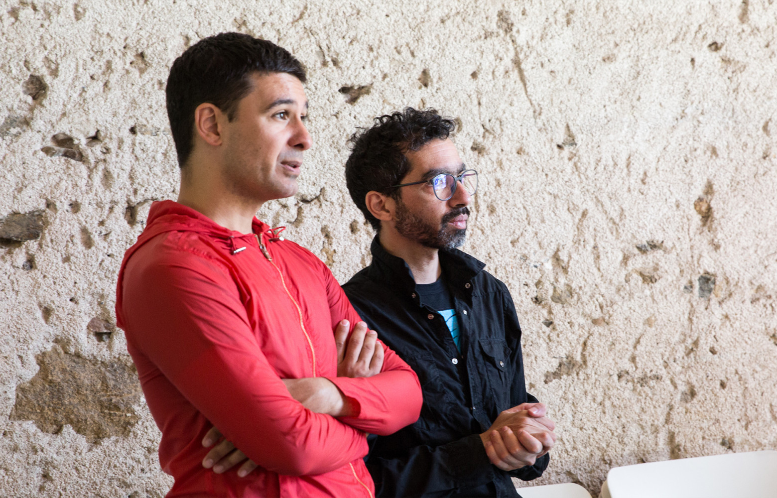 Les deux tuteurs, le danseur et chorégraphe Jonah Bokaer et le dramaturge Youness Anzane. Deux guides attentifs...