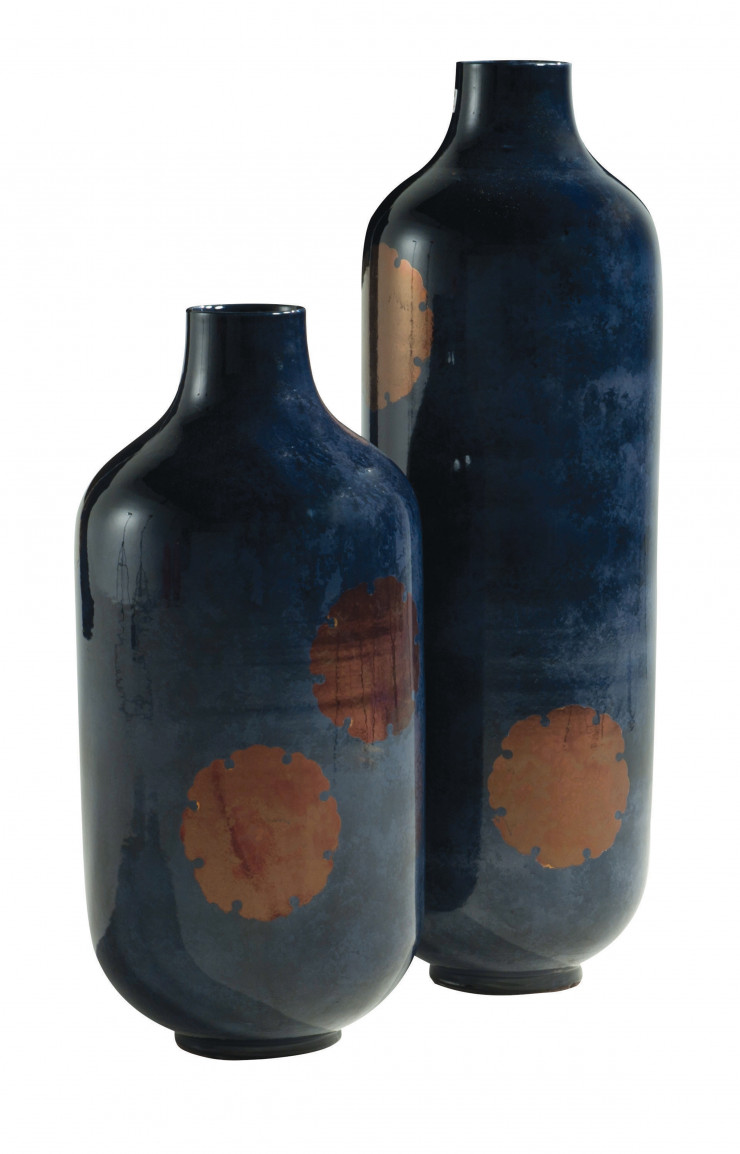 Vases en faïence Aka Hanawa tournés à la main. Le modèle est aussi disponible en rouge.