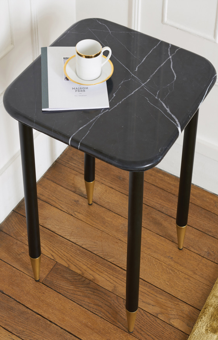 Table bout de canapé en marbre, 169€.