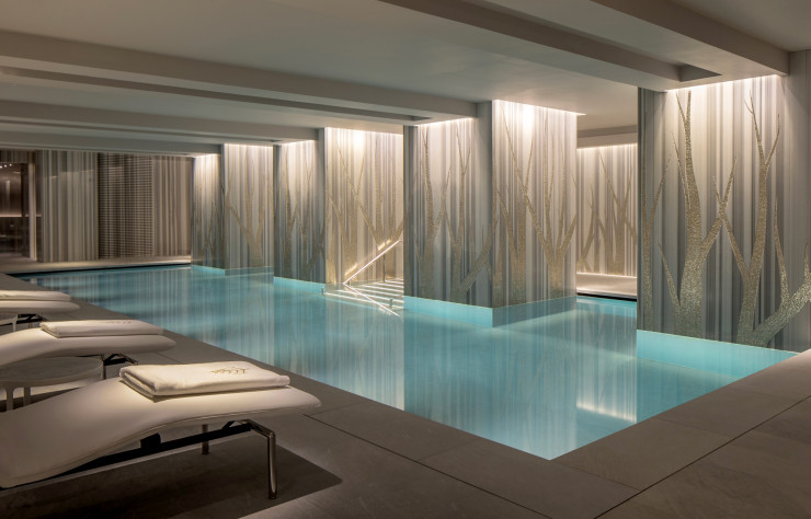 Une vaste piscine de 14 mètres de long dans le Spa de Joseph Caspari.