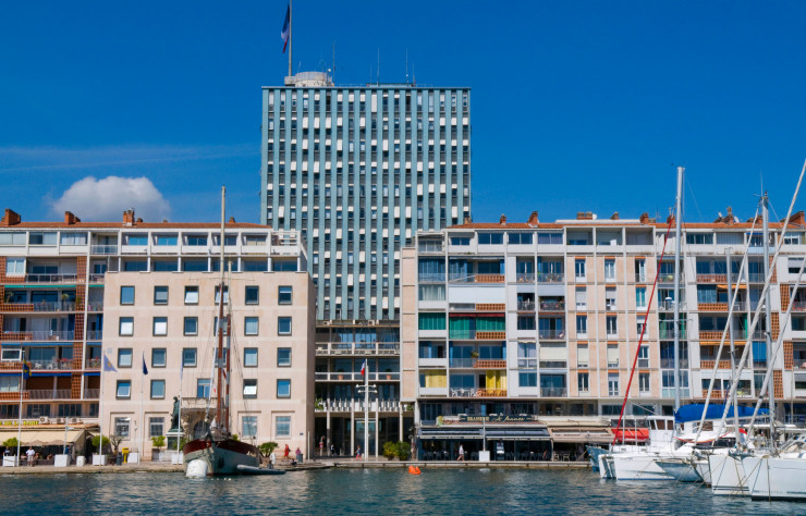 La Frontale du port, typique des 50’s.