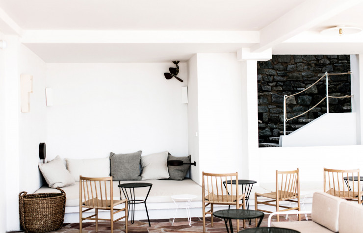 Inspiré de l’architecture moderniste devenue référence en matière d’art de vivre et de modernité, l’aménagement des chambres se veut audacieux.