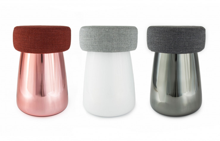 Chez Verreum, le tabouret « Chubby » (2017) se distingue par son mélange de tissu et de verre.