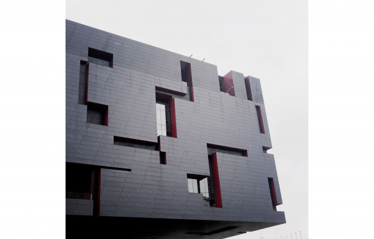 Sur la rive nord du fleuve, le centre financier Zhujiang Xincheng abrite également le Guangdong Museum, signé Rocco Design Architects.