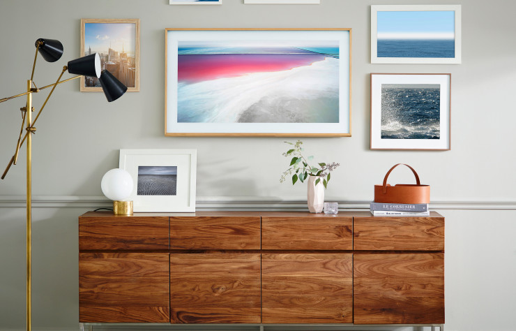 Yves Béhar a pensé The Frame (Samsung) comme un téléviseur inscrit dans un cadre. Electronique et fil se sont ultra discrets.