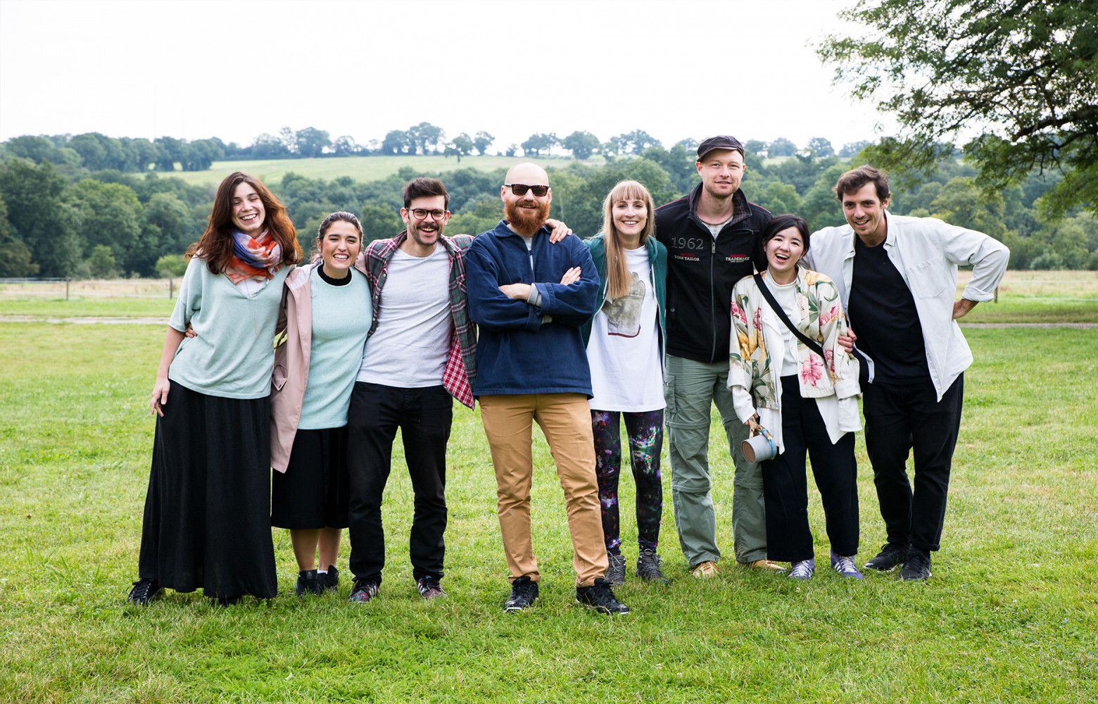 Ferréol Babin (au centre) et sa troupe prête pour l'atelier "Modern Caveman" dédié à la fabrication de...