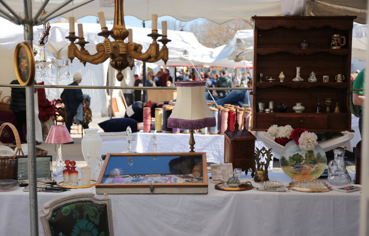 La fameuse brocante de L’Isle-sur-la-Sorgue attire tous les ans collectionneurs, amateurs d’objets vintage et chineurs en herbe. 