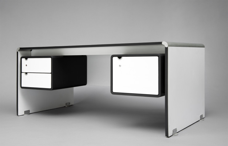 Autre pièce culte, le bureau AR180 (TFM/ARC, 1979), ultra-fonctionnel.