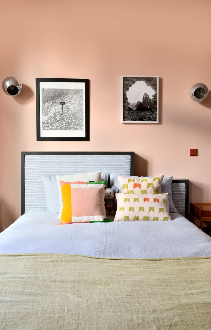 Dans la chambre de Nia, appliques de Gino Sarfatti (galerie 2021).