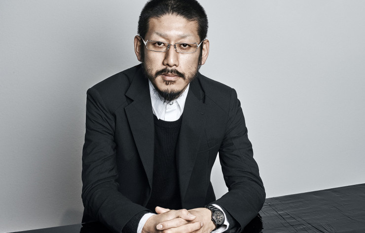 Kunihiko Morinaga est réputé pour ses tissus photochromiques qui changent de couleur.