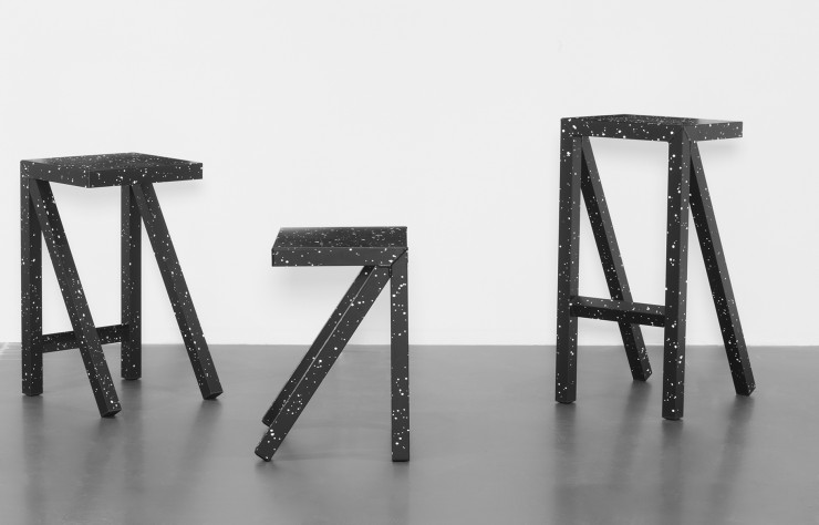Tabourets de la collection Bureaurama de Jerszy Seymour pour Magis, présentée chez Edifice.