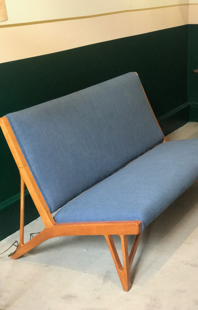 La banquette JH 555 dite American Sofa de Hans Wegner (1950), un modèle rare…