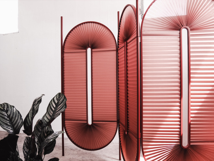 Gros plan sur les détails du paravant Minima Moralia par Dante Goods and Bads.