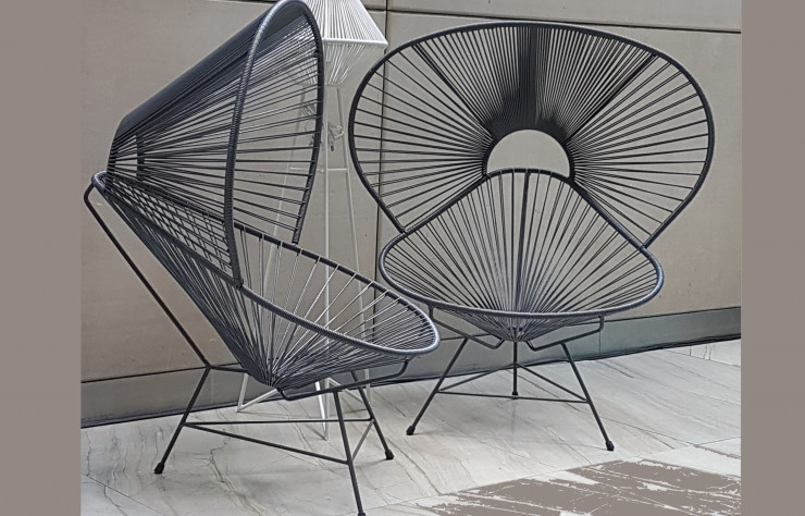 Fauteuils dérivés du modèle Acapulco dans le concept-store Blend Design.