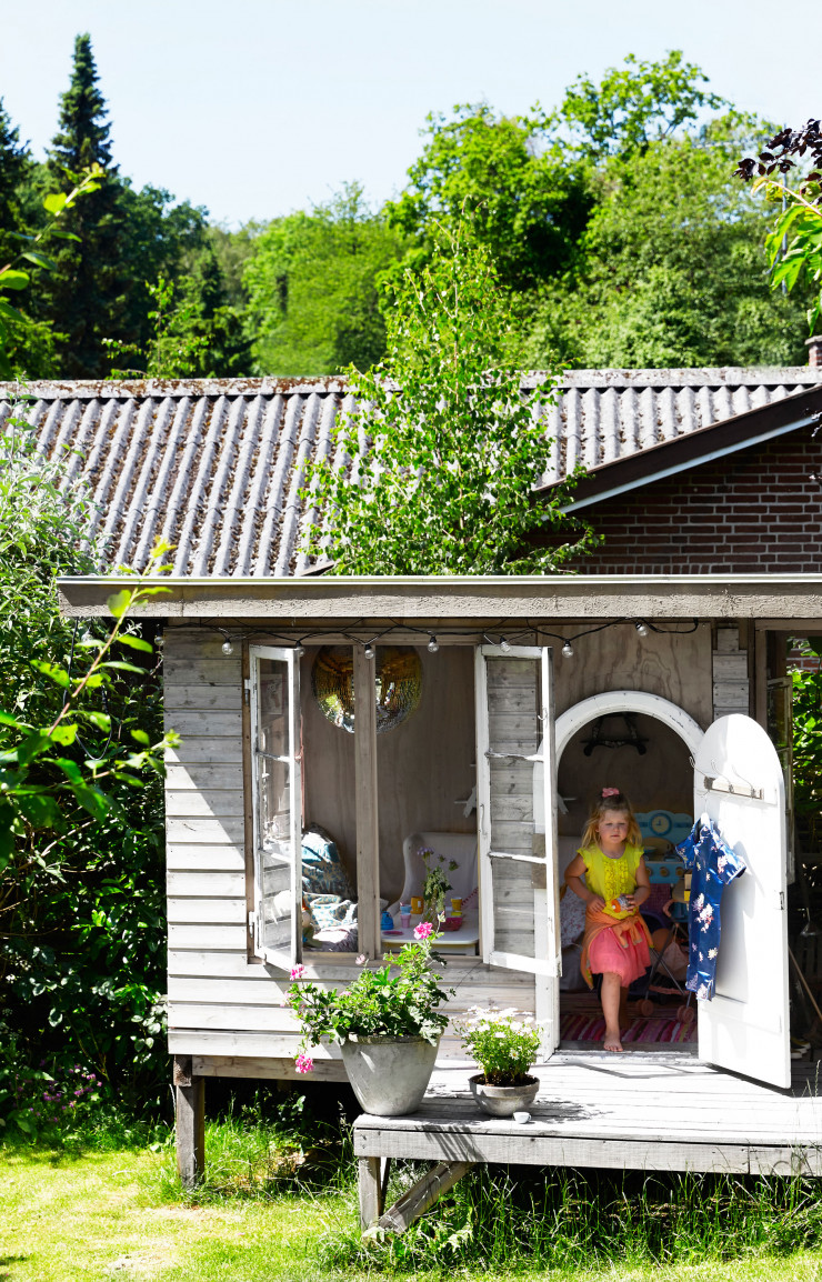 La cabane de Stella fabriquée à partir de bois recyclé et éléments restants du chantier de la maison principale.