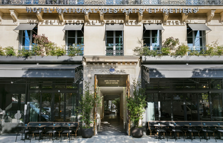 L’Hôtel National et sa façade haussmannienne.