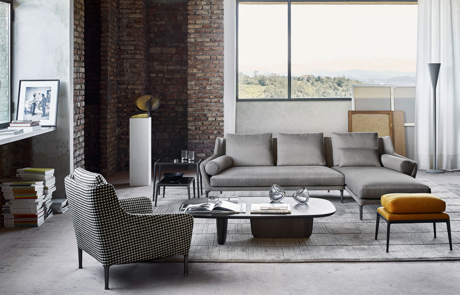 Fauteuil et canapé « Edouard », design Antonio Cittero, 2 720 € et 5 160 €. Table...