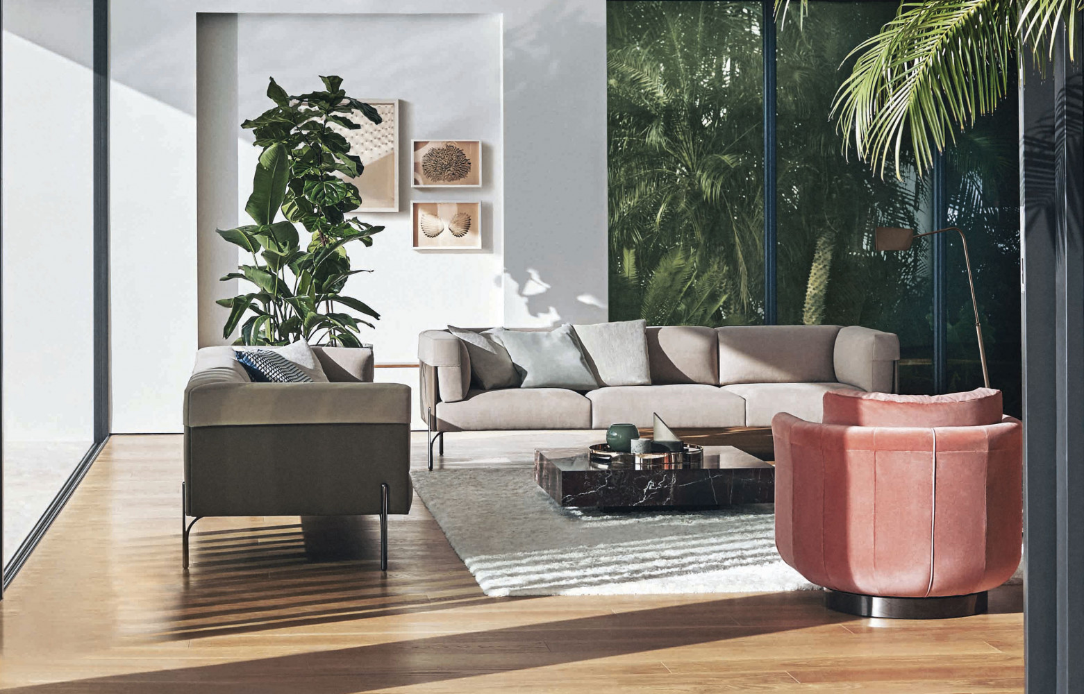 Super Beam Sofa System, design Patricia Urquiola, à partir de 3 790 €. Cassina.